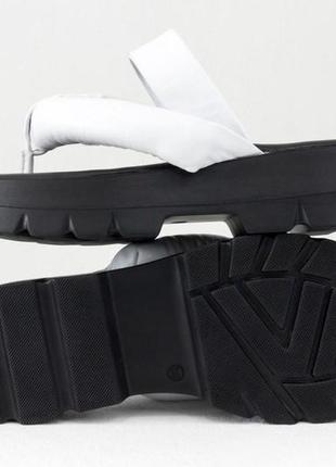 Дизайнерские кожаные шлепанцы белого цвета на платформе3 фото