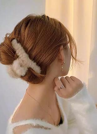 Новая пушистая заколка крабик меховая большая зажим для волос краб серый