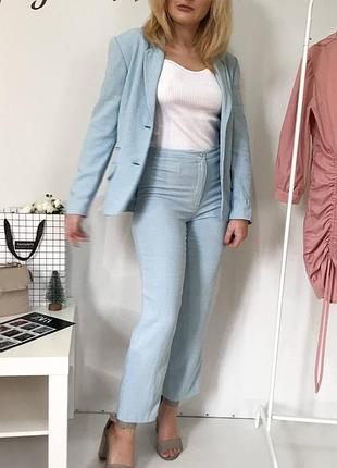 Брючный костюм в мелкую клеточку