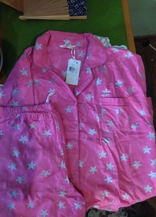 Дуже затишна м'яка піжама зі стовідсоткового бавовни яскраво рожевого кольору з сріблястими зірками