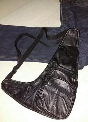 Кожаная  мужская  сумка  барсетка через плечо  с  множеством карманов на молнии. швейцария.