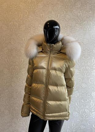 Эффектная и тёплая курточка с натуральным мехом песца на молнии3 фото