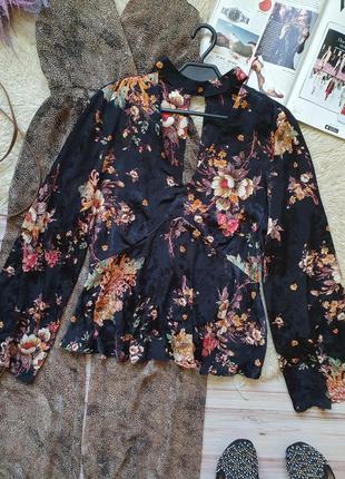 Красивая сатиновая цветочная блуза с чокером5 фото