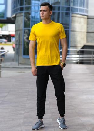 Чоловічий комплект - чорні спортивні штани і жовта футболка (весна/літо/осінь)1 фото