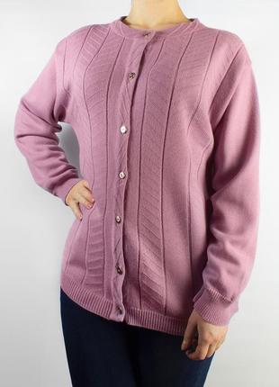 Жіночий кардиган на ґудзиках