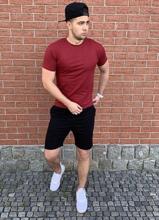 Бордовая футболка и черные шорты / летние комплекты для мужчин1 фото