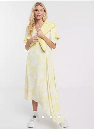 Асимметричное платье миди из переработанного полиэстер с принтом лимонного цвета notes du nord