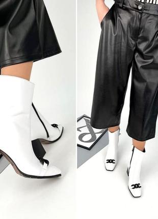 Ботильоны с цепями
белые натуральная  кожа  (италия)