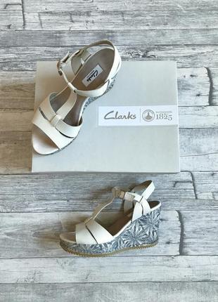 Кожаные босоножки clarks