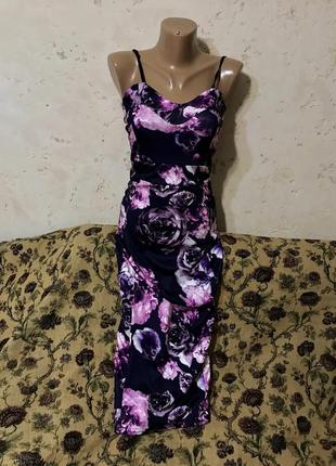 Платье миди чехол в обтяжку по фигуре фиолетового цвета в цветочный принт в розу на тонких бретельках