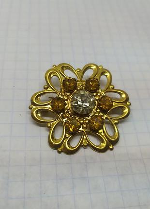 Брошь с камнями