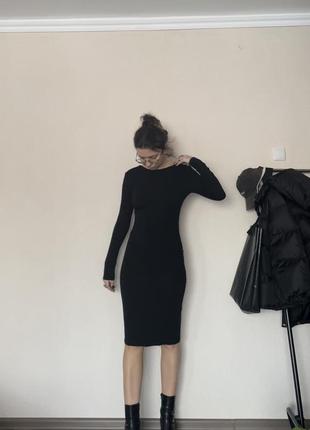Сукня з відкритою спиною
