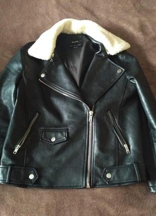 Куртка экокожа bershka черная женская косуха с воротником белый мех черная кожа осень весна s2 фото