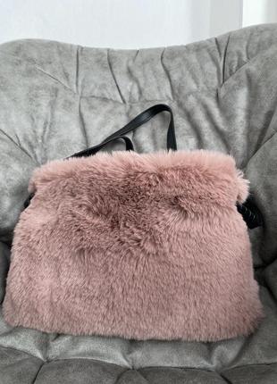Розовая сумка из эко меха1 фото