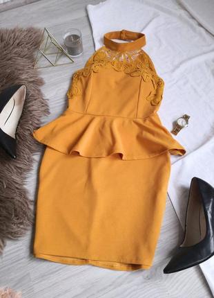Шикарное желтое платье с баской и кружевом. есть плотные чашечки3 фото