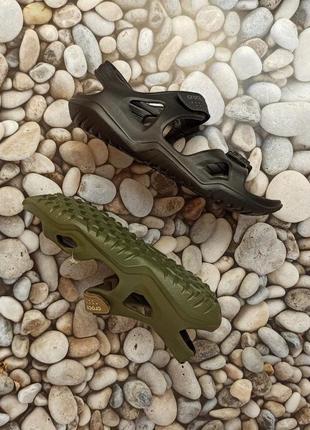 Мужские сандалии кроксыcrocs swiftwater river sandal neon чёрные зеленые