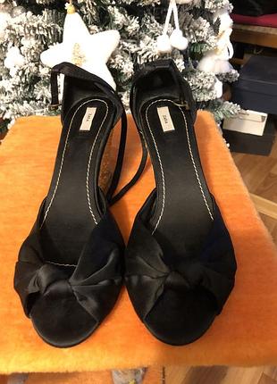 Красиві жіночі атласні босоніжки zara.