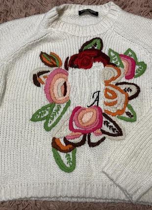 Свитер белый оверсайз.свитер короткий,широкий,молочного,белого цвета с вышивкой,с орнаментом,с цветами.1 фото