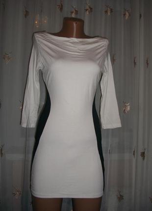 Біле трикотажне плаття з чорними боками1 фото