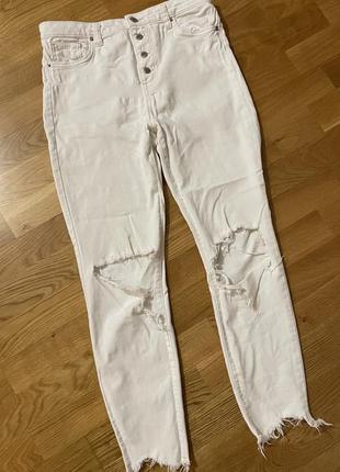 Белые джинсы bershka1 фото