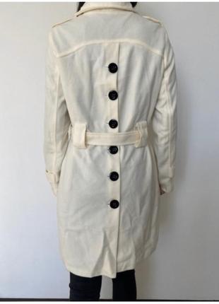 Женские легкое пальто длинное с пуговицами на спине и спереди приталенное с ремешком4 фото