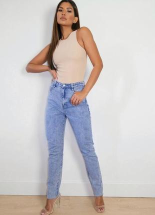 Шикарные высокие базовые джинсы с необработанным низом