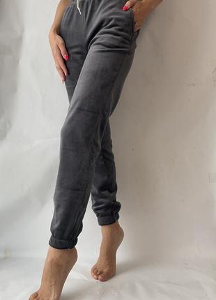 Стиляжные утеплені штани велюрові