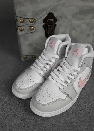 Жіночі кросівки nike air jordan 1 білі з сірим і рожевим / жіночі кросівки найк6 фото