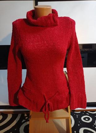 Красный свитер с хомутом и люрексовой нитью