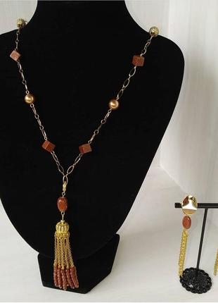 Кольє з пісочного авантюрину і перлів з підвіскою пензликом в позолоті1 фото