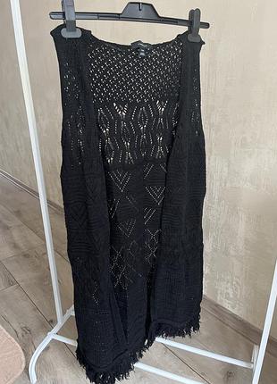 Вязаная накидка-жилет с бахромой