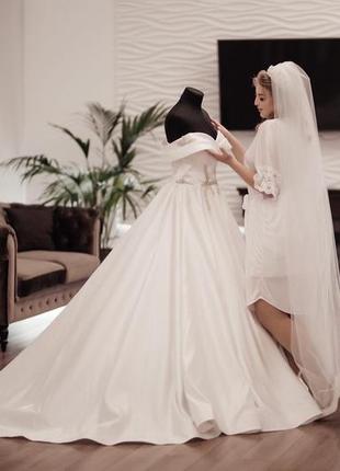 Королівська весільна сукня8 фото