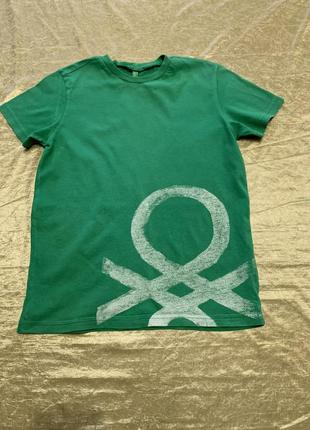 Яркая стильная футболка  benetton с фирменным лого на 8-9 лет1 фото