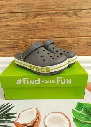 Дитячі крокси crocs kids' bayaband clog charcoal для хлопчиків сірі