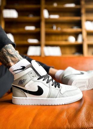 Кросівки nike air jordan 1 mid light smoke grey