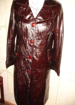 Фирменный (италия) кожаный лаковый плащ винного цвета на 46-48 размер1 фото