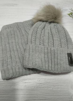Зимний набор шапка с флисовым утеплением и вязанный хомутик1 фото
