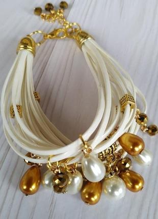 В наличии браслет многослойный белый бохо стиль из эко кожи лак с подвесками