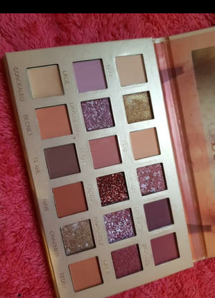 Палетка теней huda beauty the new nude eyeshadow palette (18 цветов)