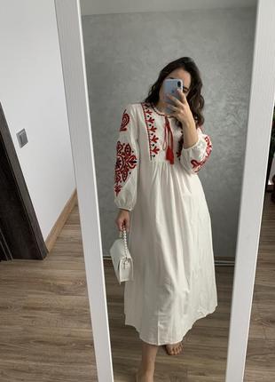 Платье с вышивкой4 фото