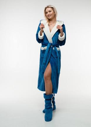 Женский теплый халат из плюшевой махры с капюшоном длинный с поясом и сапожки. цвет синий с молочным8 фото