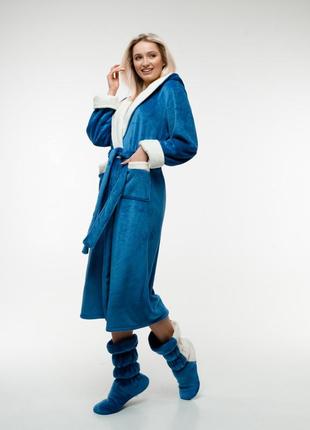 Женский теплый халат из плюшевой махры с капюшоном длинный с поясом и сапожки. цвет синий с молочным7 фото