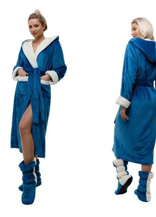 Женский теплый халат из плюшевой махры с капюшоном длинный с поясом и сапожки. цвет синий с молочным