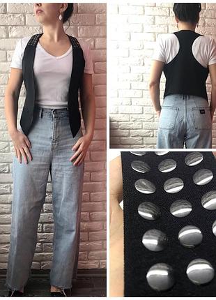 Жилетка з заклепками