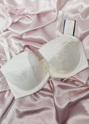 Бюстгальтер на тонком паралоне