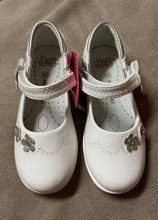 Новые детские белые туфли6 фото
