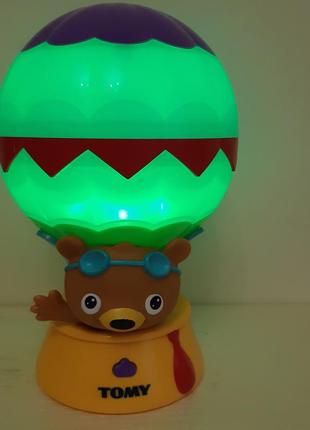 Розвиваюча іграшка ведмедик на повітряній кулі tomy