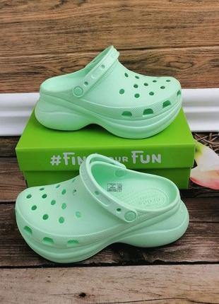 Женские кроксы сабо на платформе crocs classic bae clog neo mint мятные