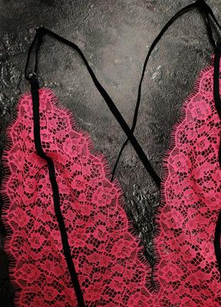 Неоновий рожевий мереживний боді з відкритою спинкою до дня святого валентина6 фото