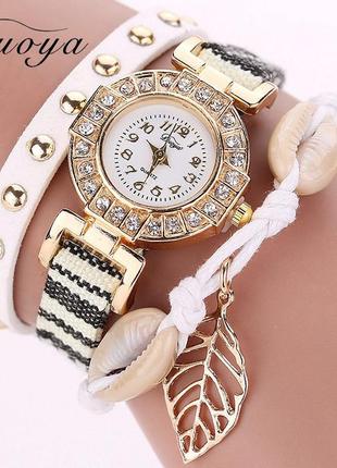 Маленький жіночий білий годинник